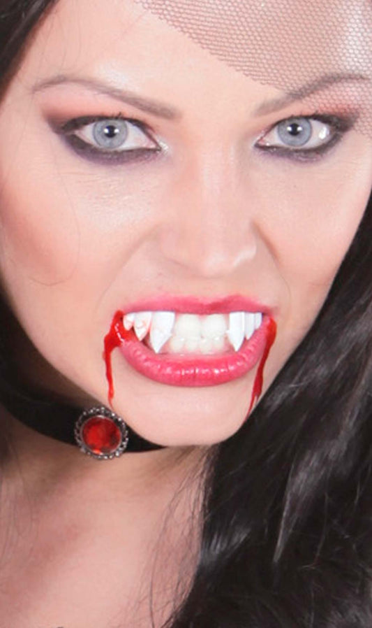 Dientes Vampiro Afilados
