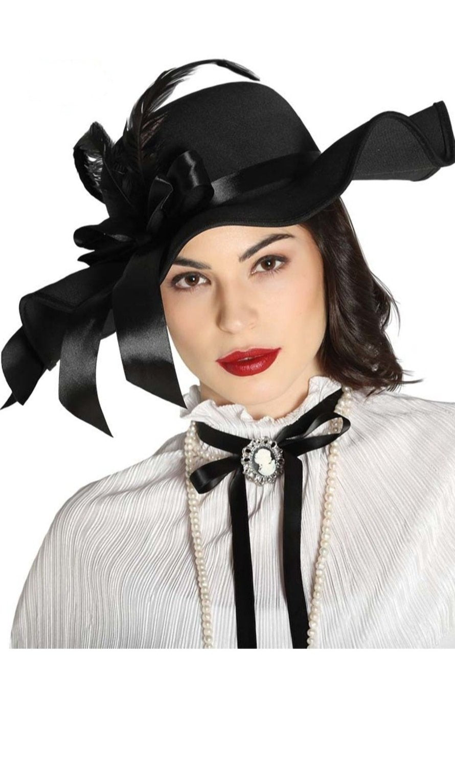 Pamela Negra con Plumas